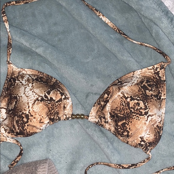 Guess triangle Top size Medium. Bottom size Small - Picture 2 of 6